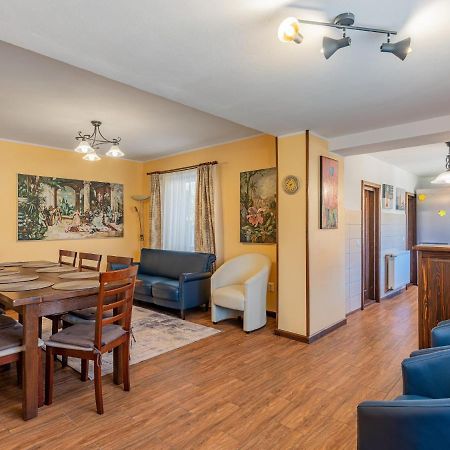 Casa Saraste Hotell Rîşnov Eksteriør bilde
