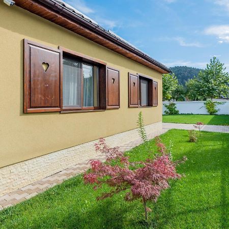 Casa Saraste Hotell Rîşnov Eksteriør bilde