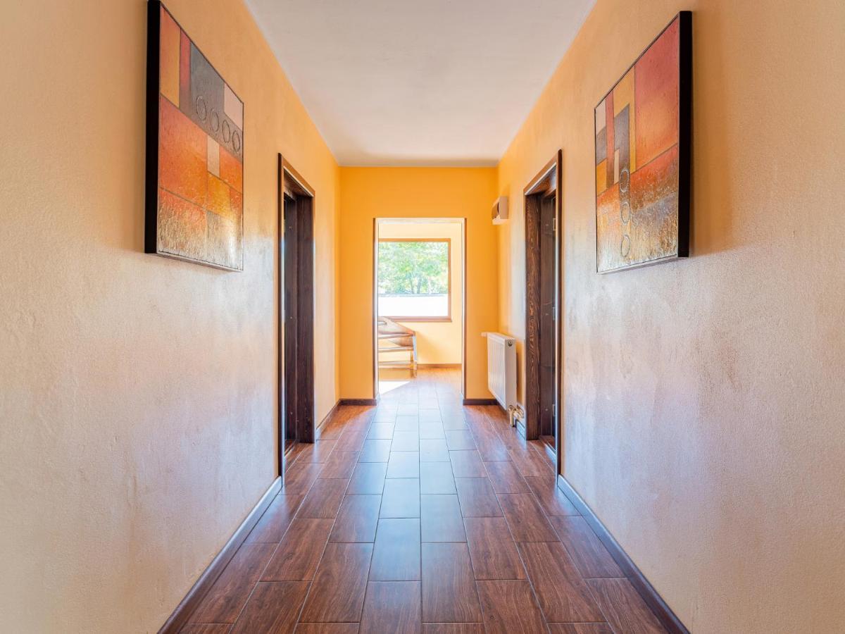 Casa Saraste Hotell Rîşnov Eksteriør bilde