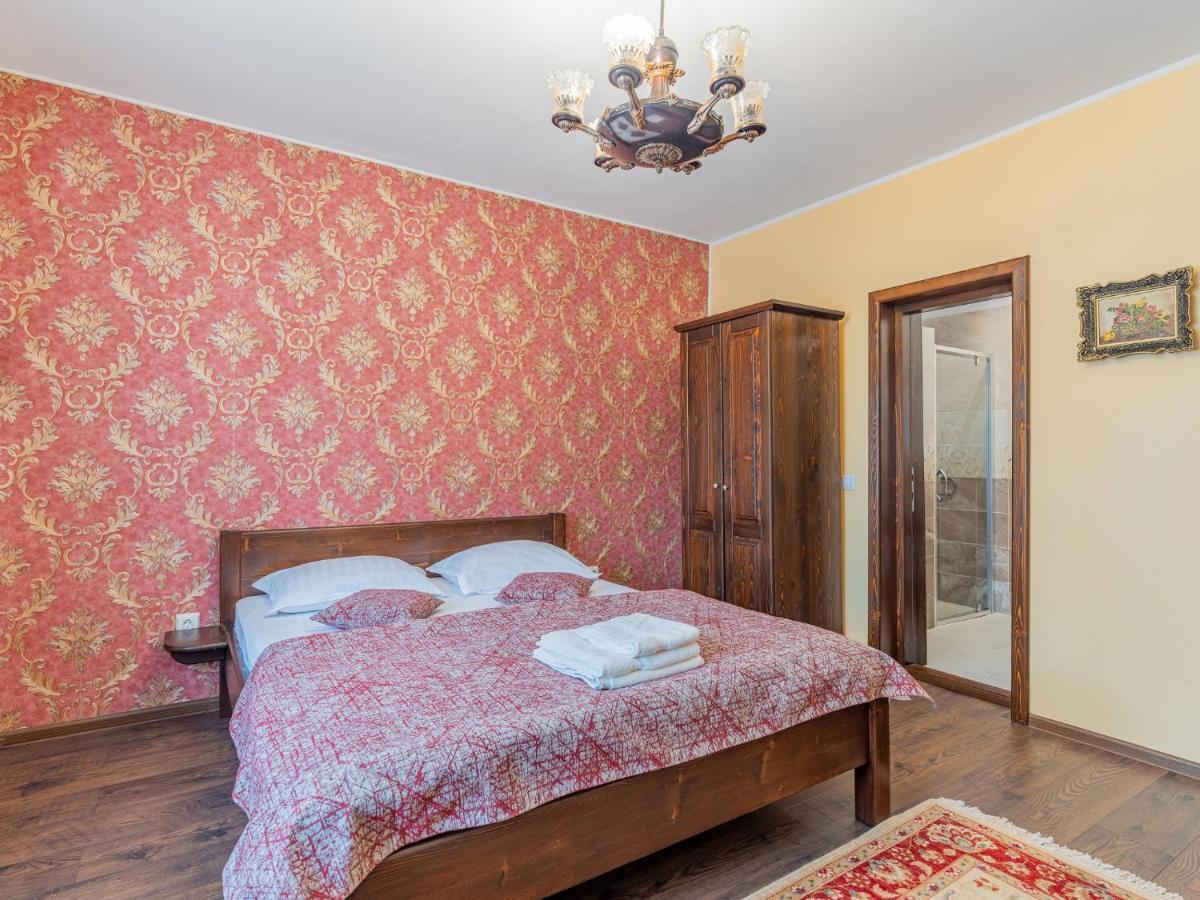 Casa Saraste Hotell Rîşnov Eksteriør bilde
