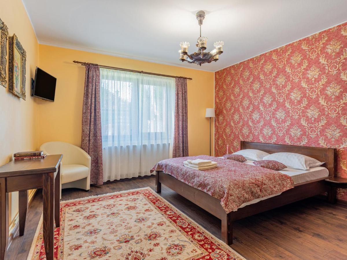 Casa Saraste Hotell Rîşnov Eksteriør bilde