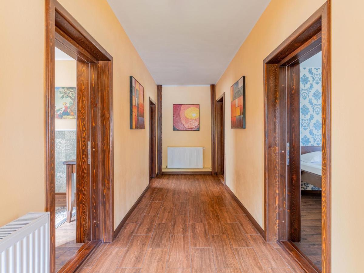 Casa Saraste Hotell Rîşnov Eksteriør bilde