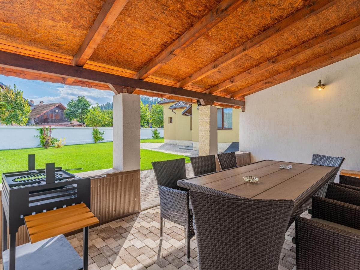 Casa Saraste Hotell Rîşnov Eksteriør bilde