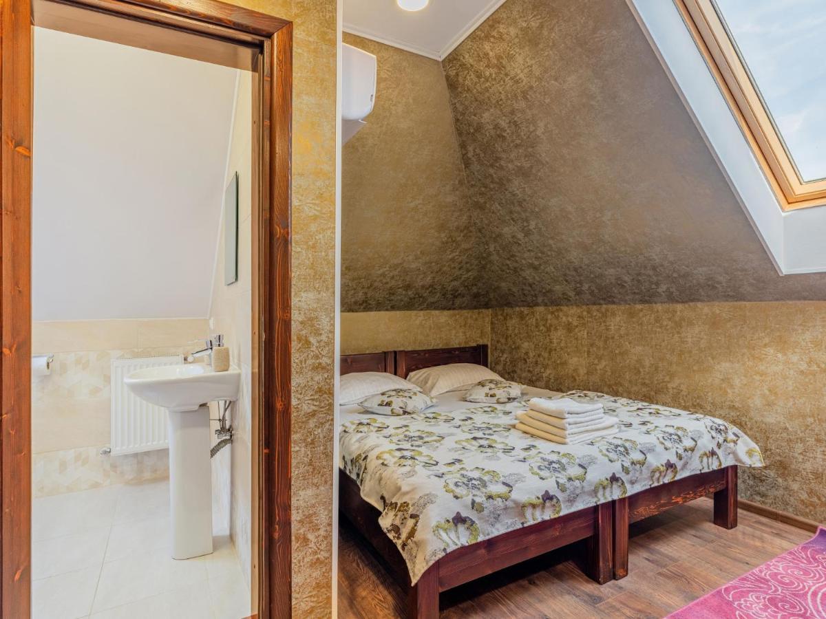 Casa Saraste Hotell Rîşnov Eksteriør bilde