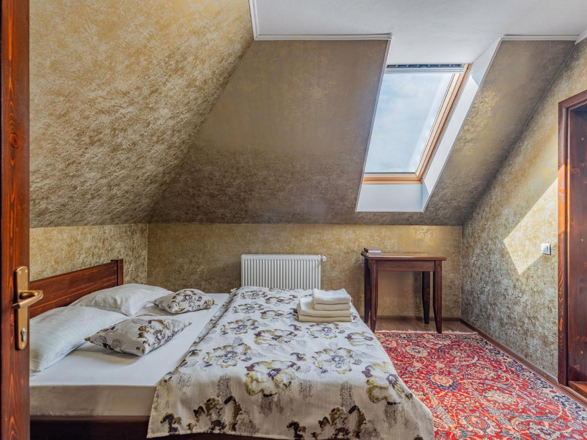 Casa Saraste Hotell Rîşnov Eksteriør bilde