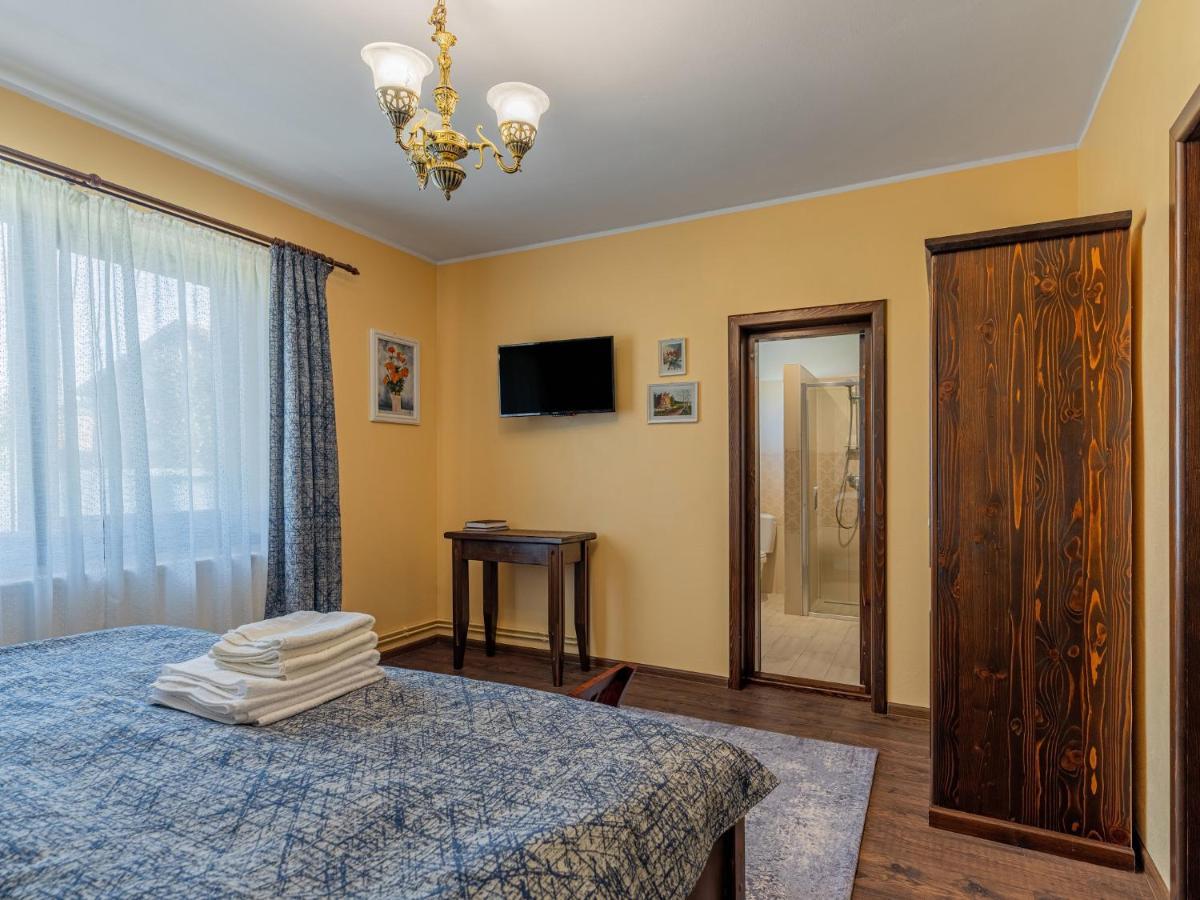 Casa Saraste Hotell Rîşnov Eksteriør bilde