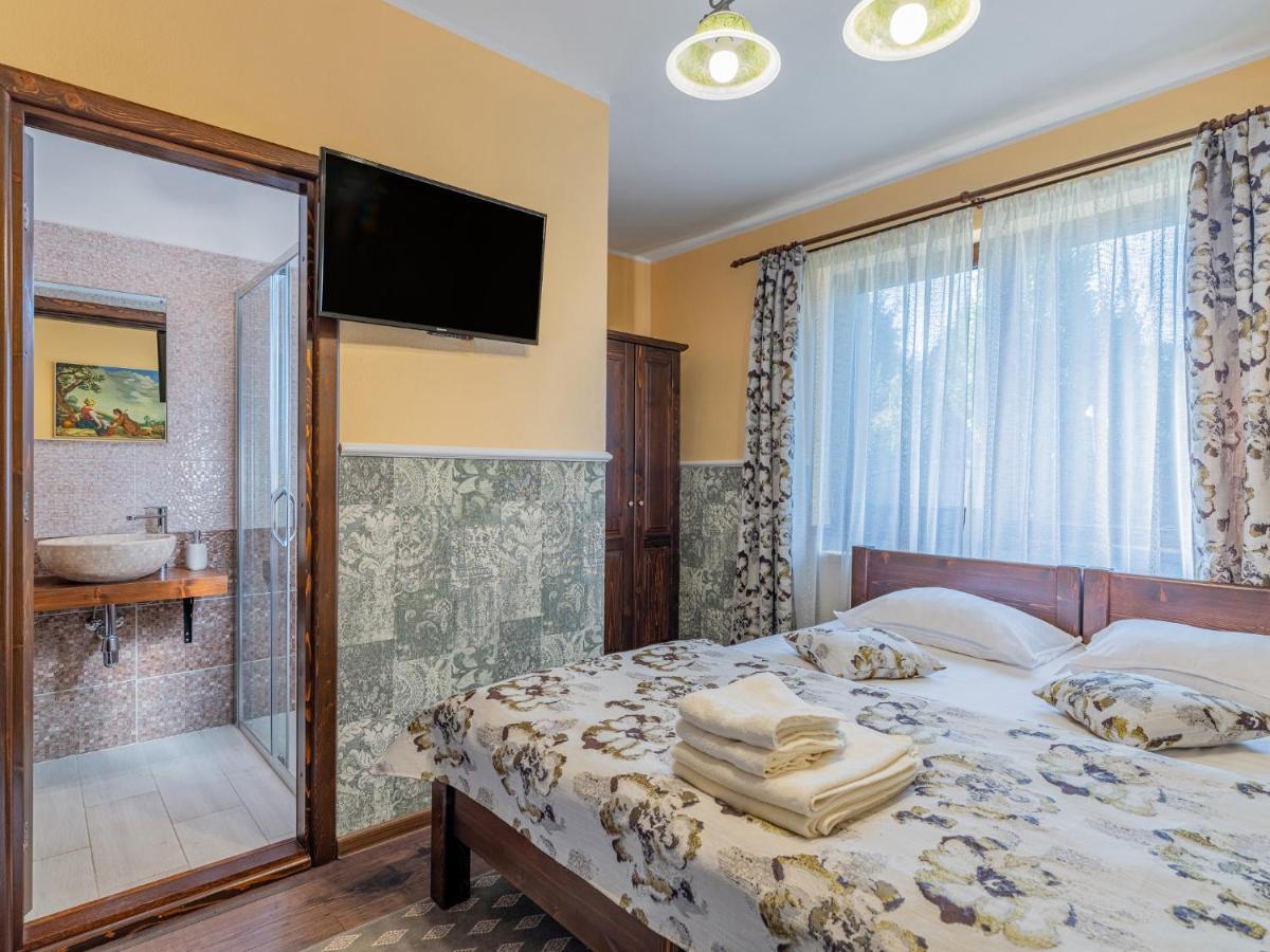 Casa Saraste Hotell Rîşnov Eksteriør bilde