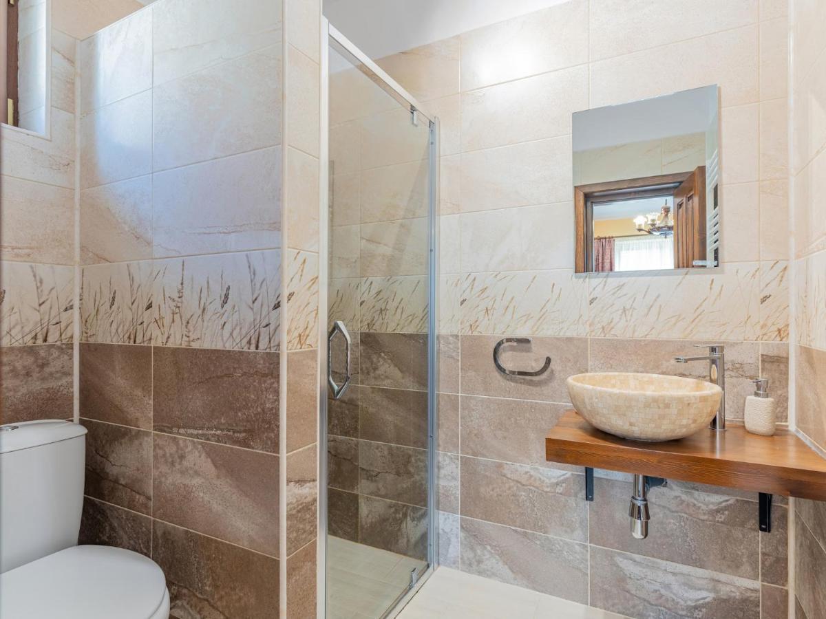 Casa Saraste Hotell Rîşnov Eksteriør bilde