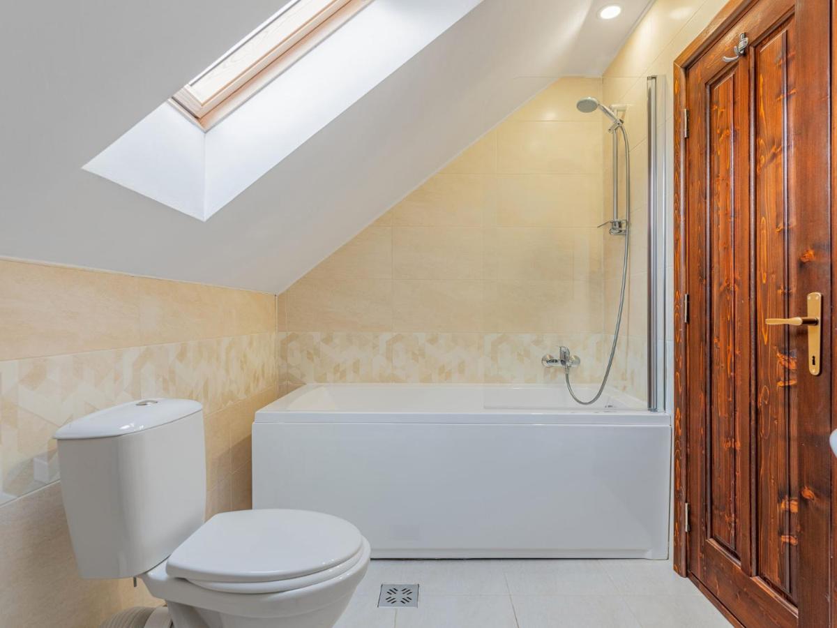 Casa Saraste Hotell Rîşnov Eksteriør bilde