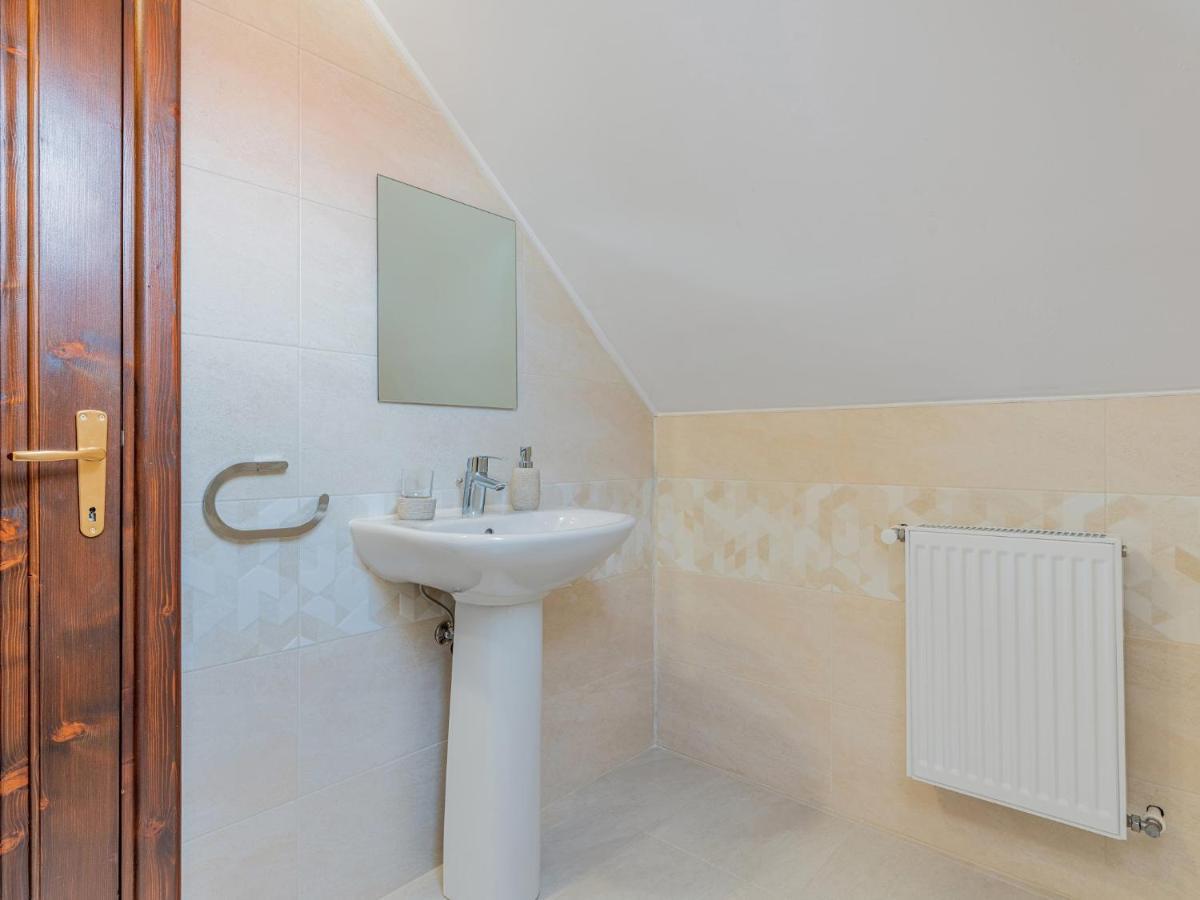 Casa Saraste Hotell Rîşnov Eksteriør bilde