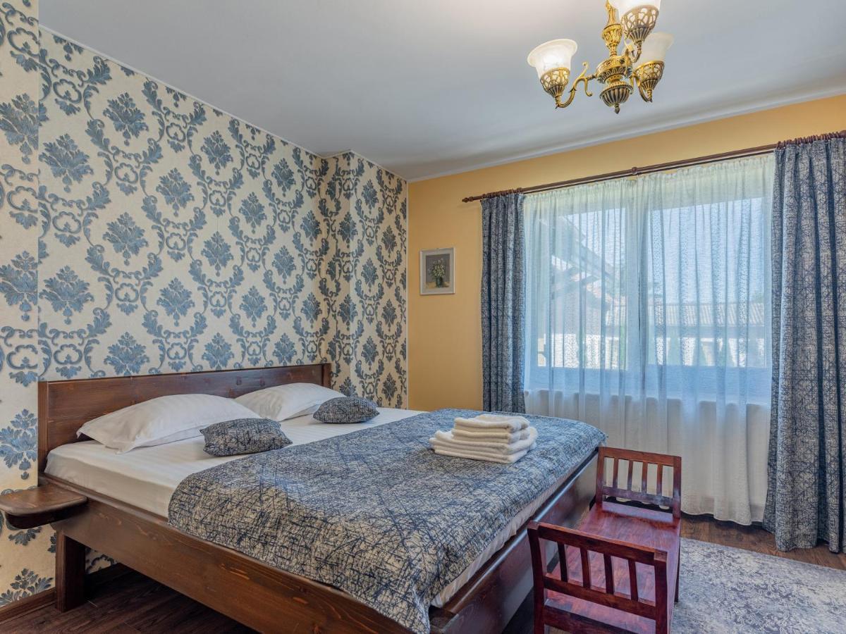 Casa Saraste Hotell Rîşnov Eksteriør bilde