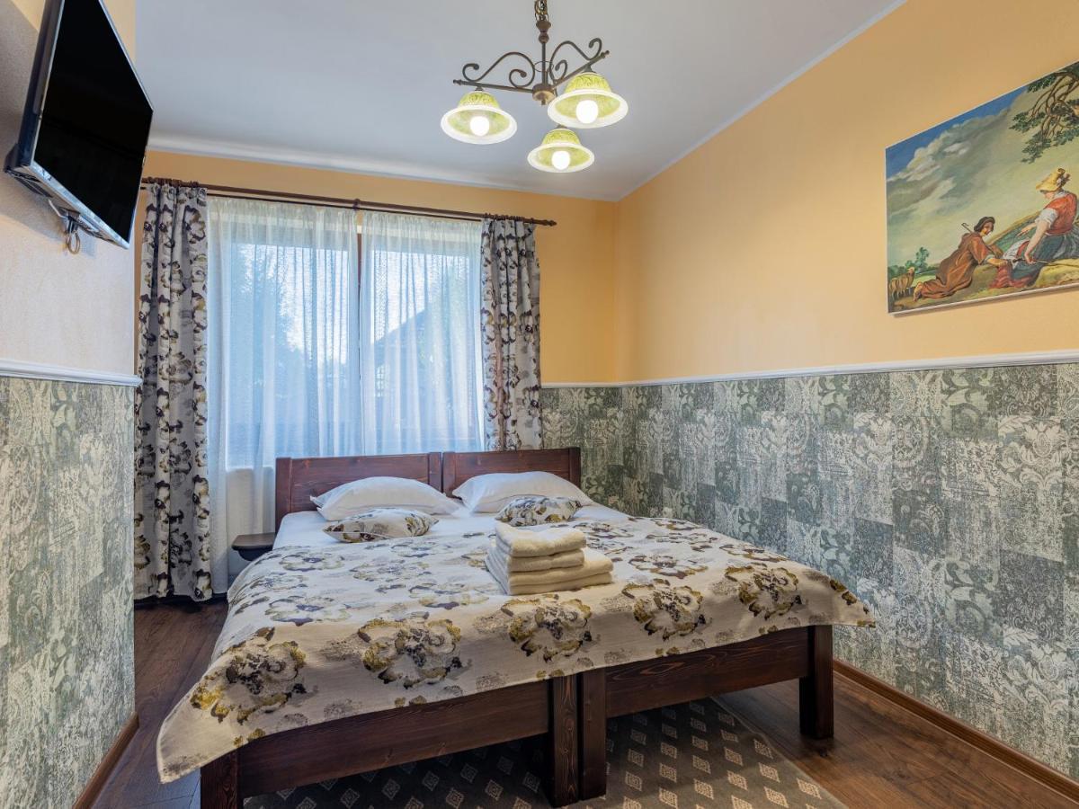 Casa Saraste Hotell Rîşnov Eksteriør bilde