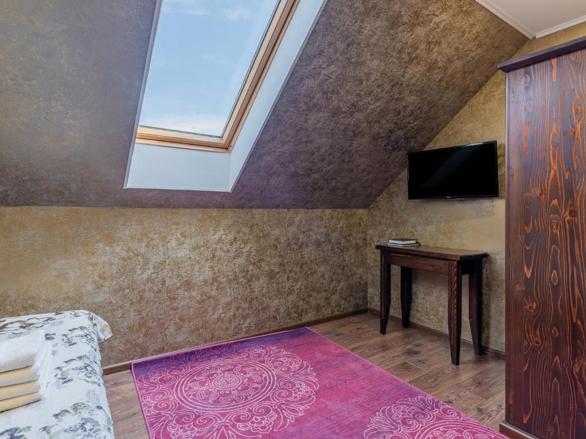 Casa Saraste Hotell Rîşnov Eksteriør bilde