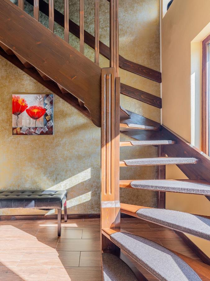 Casa Saraste Hotell Rîşnov Eksteriør bilde