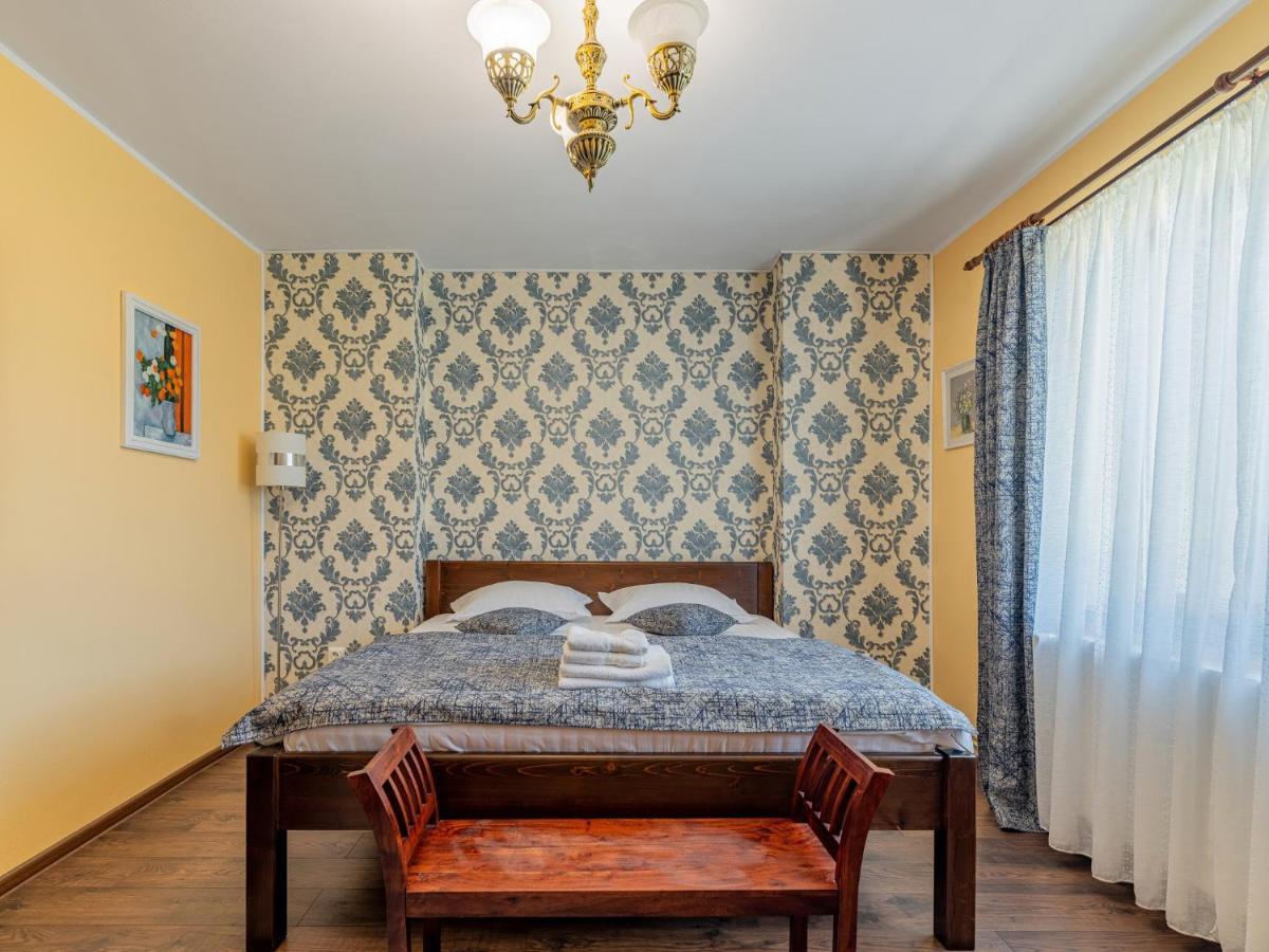 Casa Saraste Hotell Rîşnov Eksteriør bilde