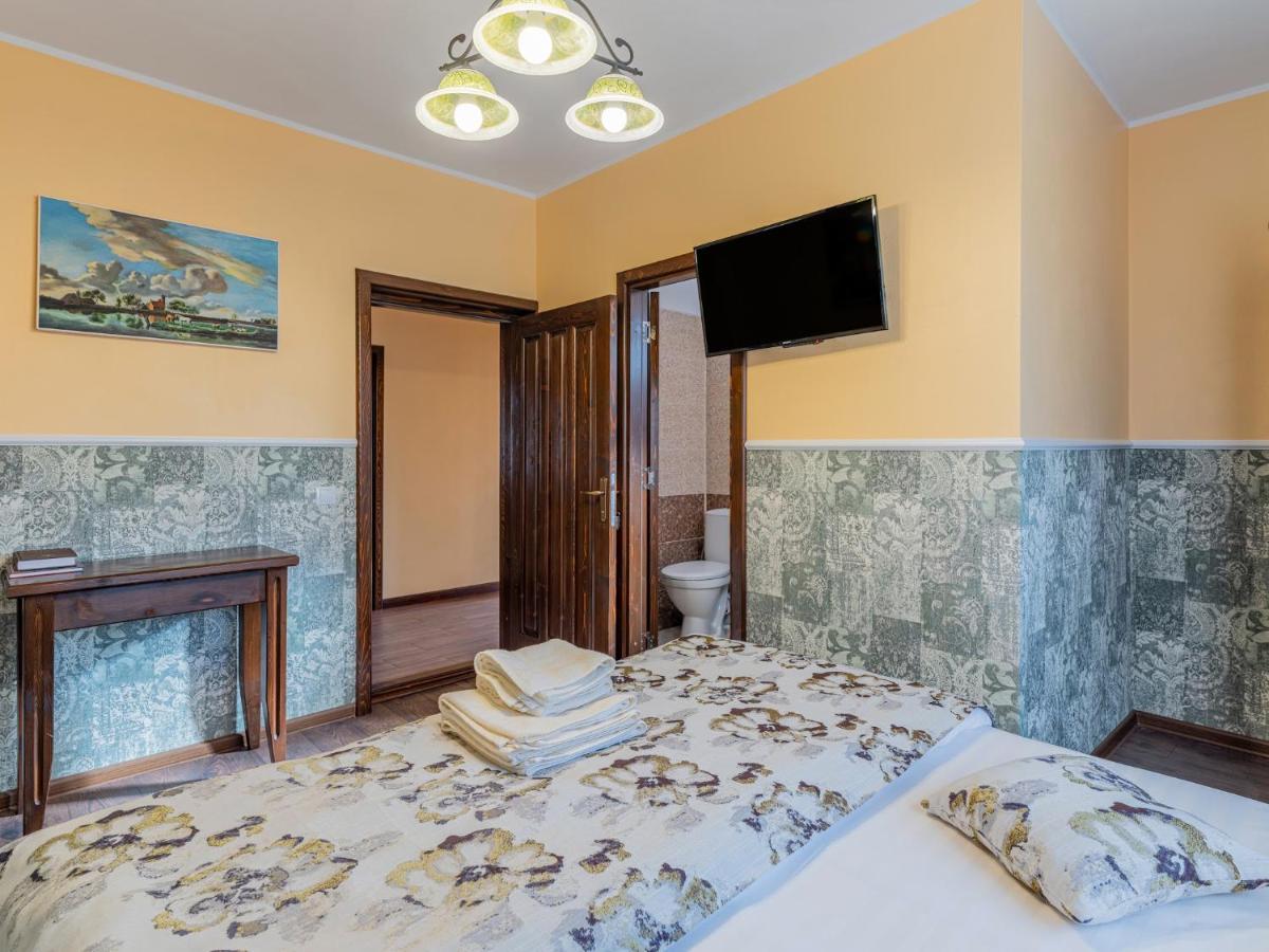 Casa Saraste Hotell Rîşnov Eksteriør bilde